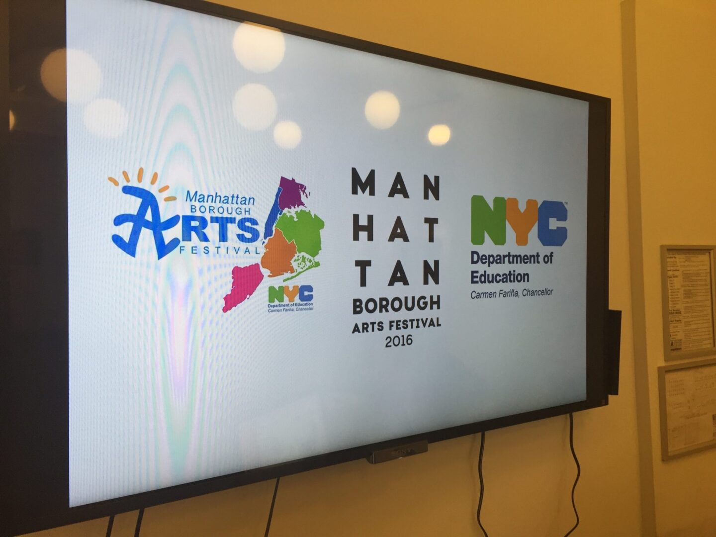 A tv screen with a manhattan arts logo on it.